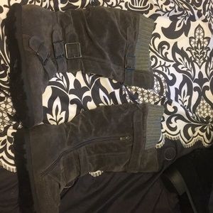 Gray winter boots